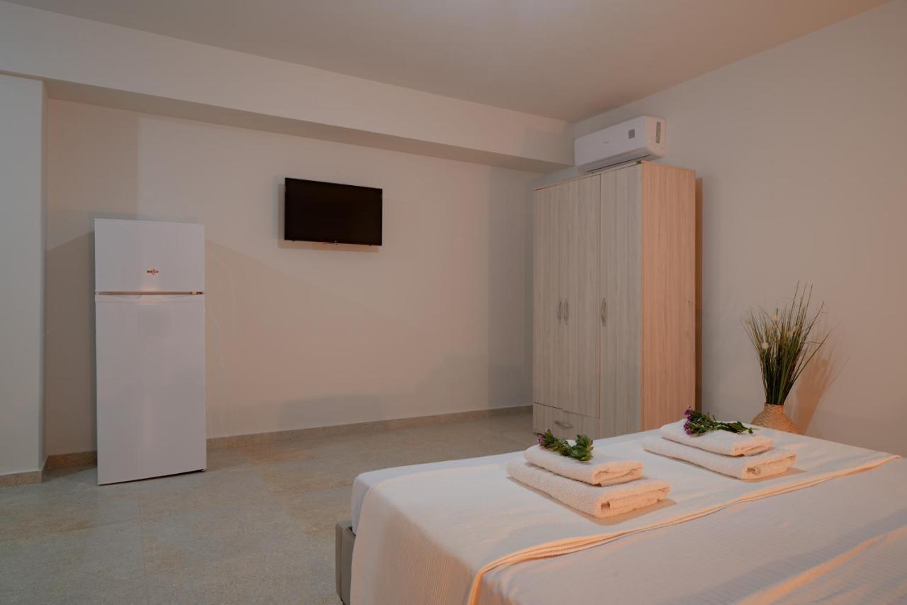 Appartement Pour Deux Personnes Patitiri Exterior foto